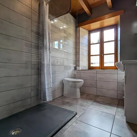 En Pierres Avec Cour Et 3 Chambres, Au Coeur D'un Village Proche De Langeac Country house Pinols