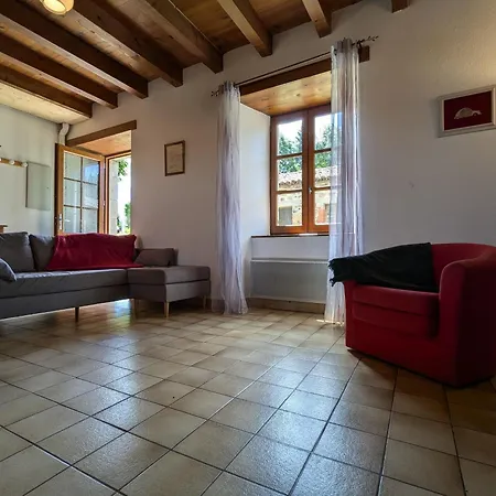 Country house En Pierres Avec Cour Et 3 Chambres, Au Coeur D'un Village Proche De Langeac