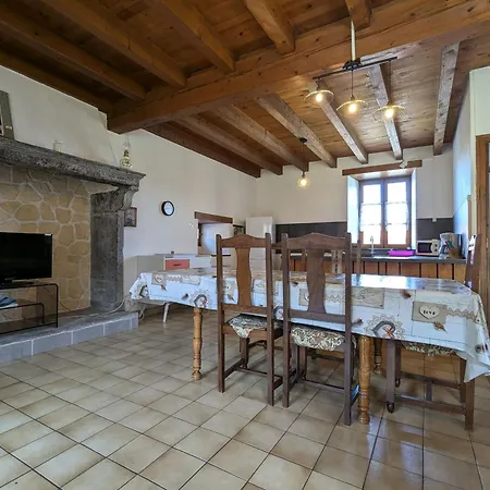En Pierres Avec Cour Et 3 Chambres, Au Coeur D'un Village Proche De Langeac Country house *