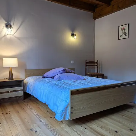 Country house En Pierres Avec Cour Et 3 Chambres, Au Coeur D'un Village Proche De Langeac Pinols