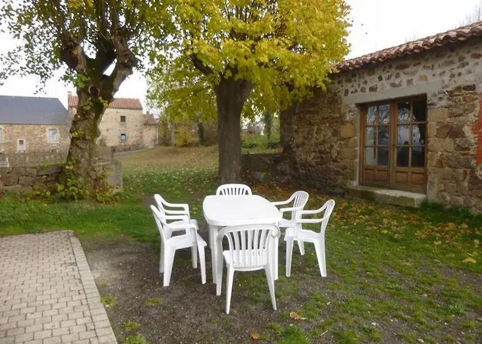 Holiday home En Pierres Avec Cour Et 3 Chambres, Au Coeur D'un Village Proche De Langeac - Fr-1-582-233 Pinols