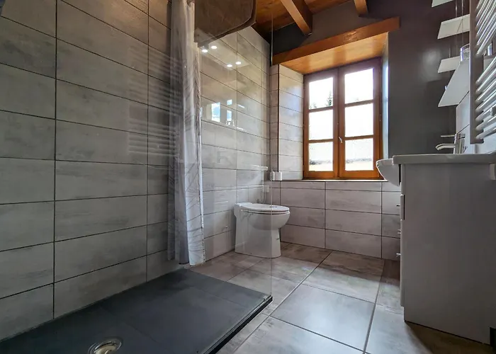 En Pierres Avec Cour Et 3 Chambres, Au Coeur D'un Village Proche De Langeac - Fr-1-582-233 Holiday home Pinols