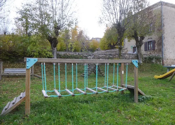 En Pierres Avec Cour Et 3 Chambres, Au Coeur D'un Village Proche De Langeac - Fr-1-582-233 Holiday home Pinols