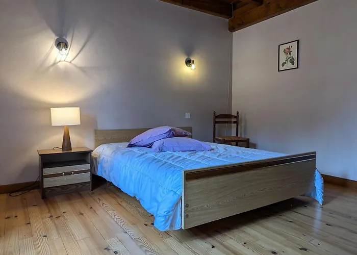 Holiday home En Pierres Avec Cour Et 3 Chambres, Au Coeur D'un Village Proche De Langeac - Fr-1-582-233 Pinols